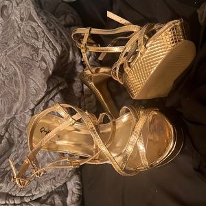 Gold high heels size 8 1/2